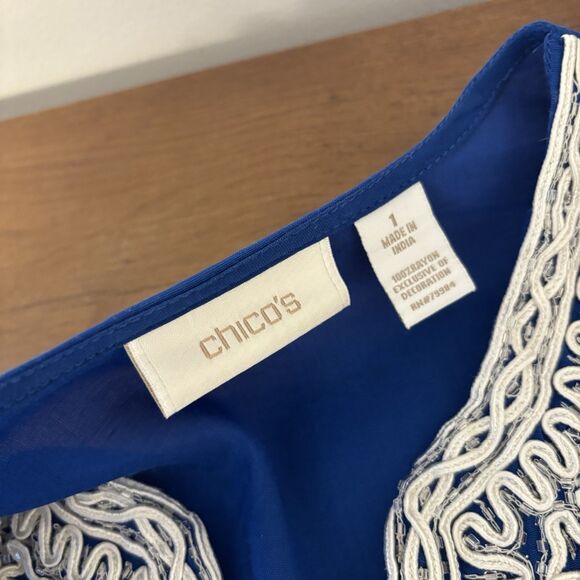Chico's Women's Long Sleeve Deep Blue White Embroidered V-Neck Blouse Size 1 / M - Picture 7 of 7